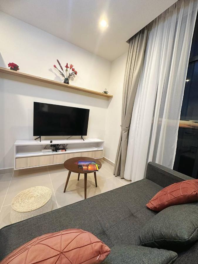 Sunset Seaview Studio Apartment At Kota Kinabalu City Centre Exterior photo