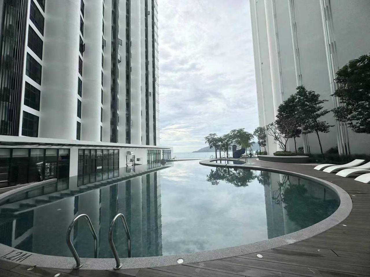 Sunset Seaview Studio Apartment At Kota Kinabalu City Centre Exterior photo